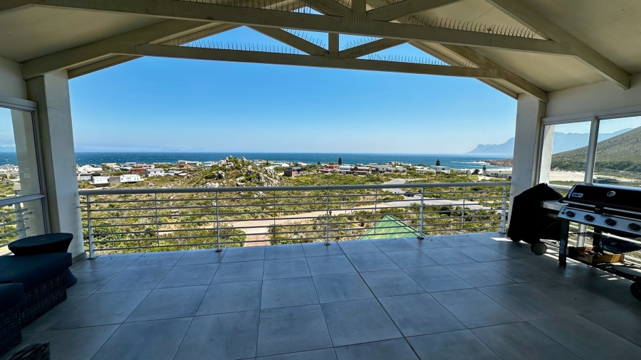5 Bedroom Property for Sale in Rooi Els Western Cape